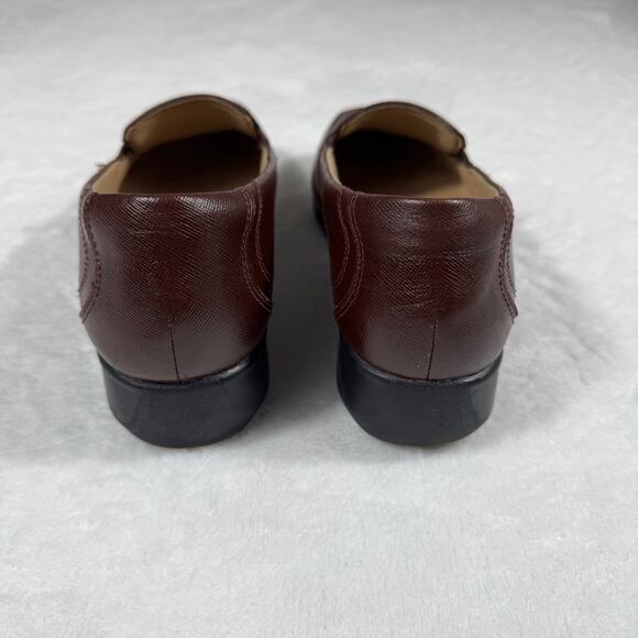 Clarks Comfort Slip-On Leather Loafers Womens 9.5M Burgundy Textured Rubber Sole - Picture 4 of 8